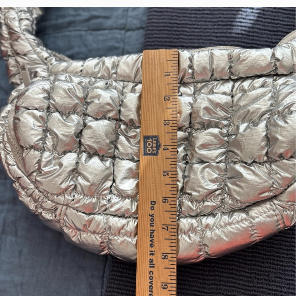 Silence +Noise Urban Outfitters Max Pucker Quilted Crossbody Bag NWOT Silver - Picture 4 of 7